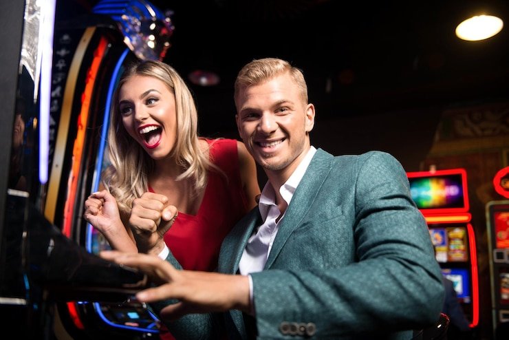 Pengguna mobile menjelajah kategori hiburan sepak bola dan casino dalam aplikasi